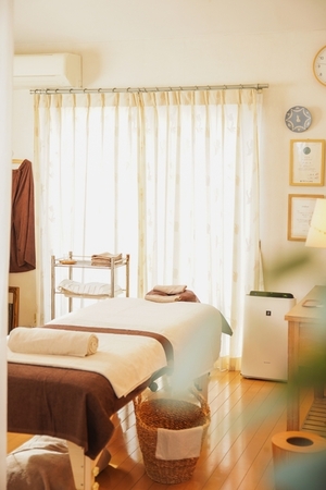 自宅サロンですが、非日常を味わって頂ける空間を